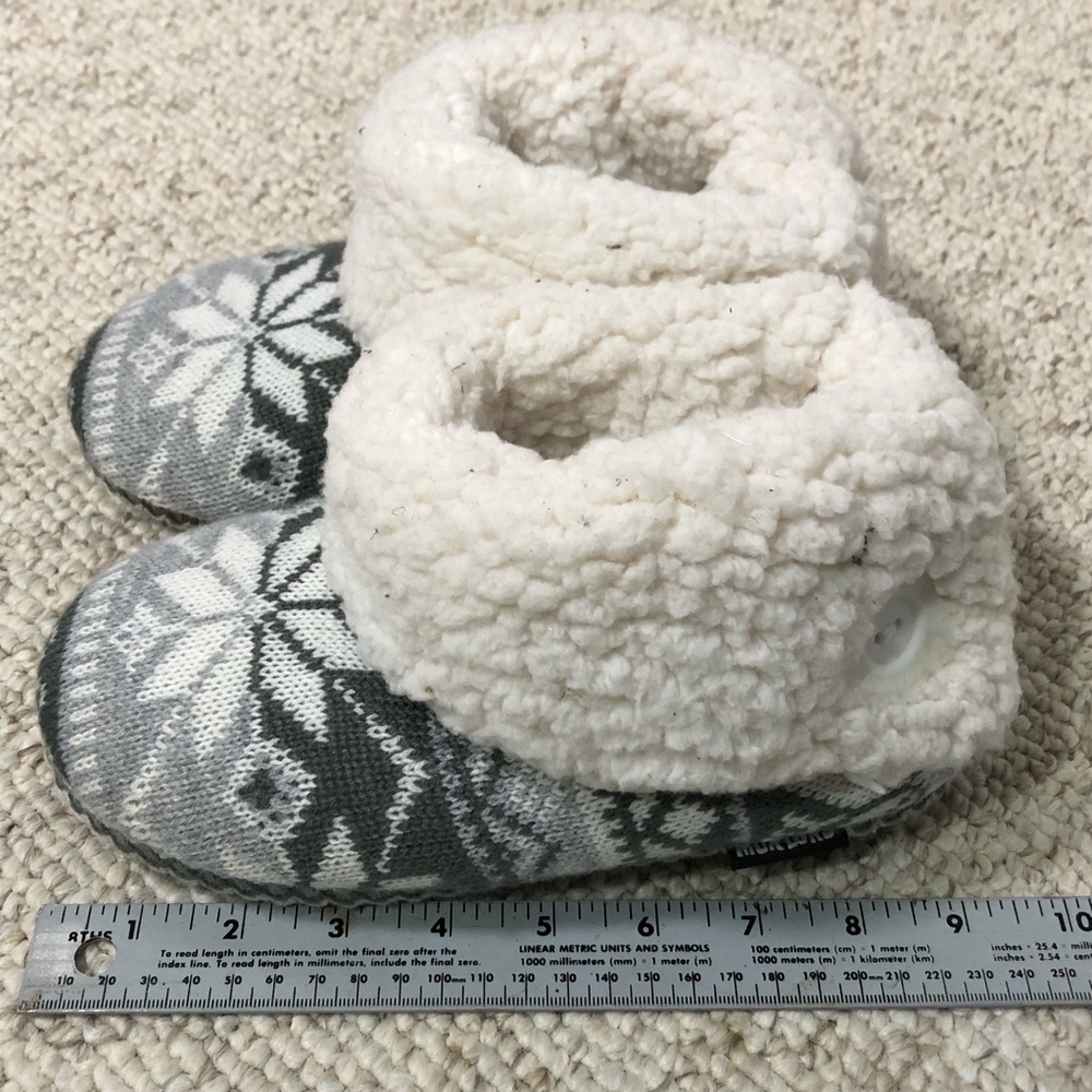 Muk Luks Gray and White Knit Slippers, NWOT